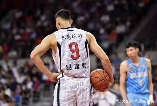 关于黑队主教练调整战术，取得连胜佳绩的信息