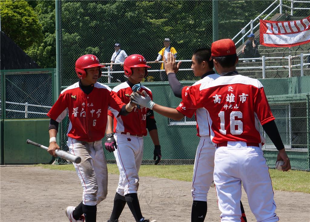 包含日本棒球队实力雄厚，奋力夺得胜利的词条