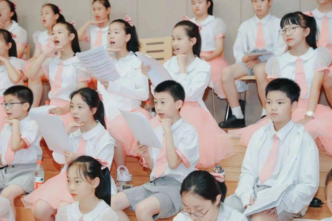 大洋洲选手斩获佳绩，激动合唱